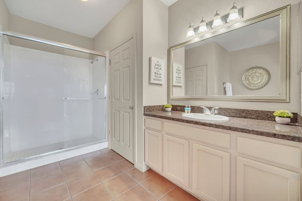 Family-friendly Condo With Pool, Hot Tub & Sauna interior in Winter Garden, FL — gallery photo 2
