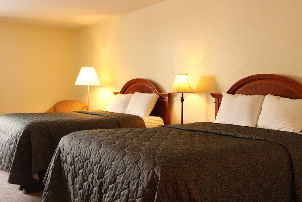 Shawano Four Seasons Hotel interior in Shawano, WI — gallery photo 2