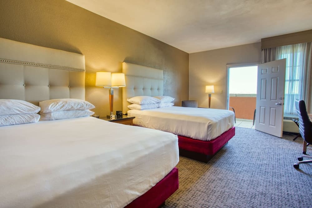 Drury Inn & Suites Near La Cantera Parkway property views in San Antonio, TX — gallery photo 3