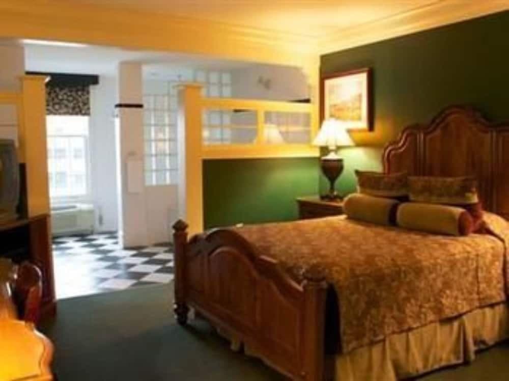 St. Brendan's Inn gallery photo in Green Bay, WI — image 36