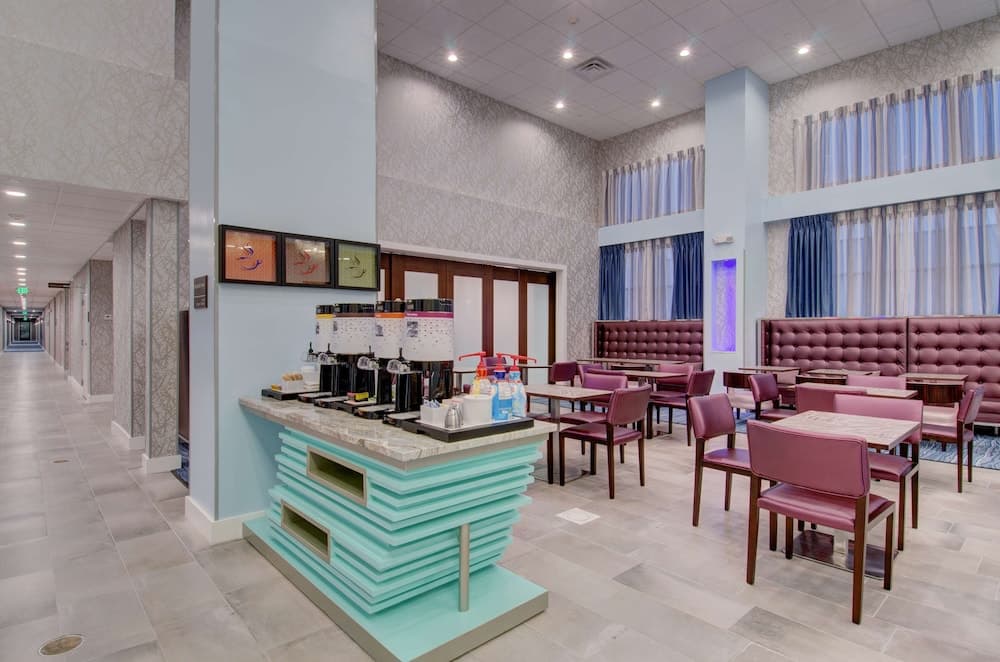 Hampton Inn & Suites Boston/Stoughton gallery photo in Stoughton — image 19