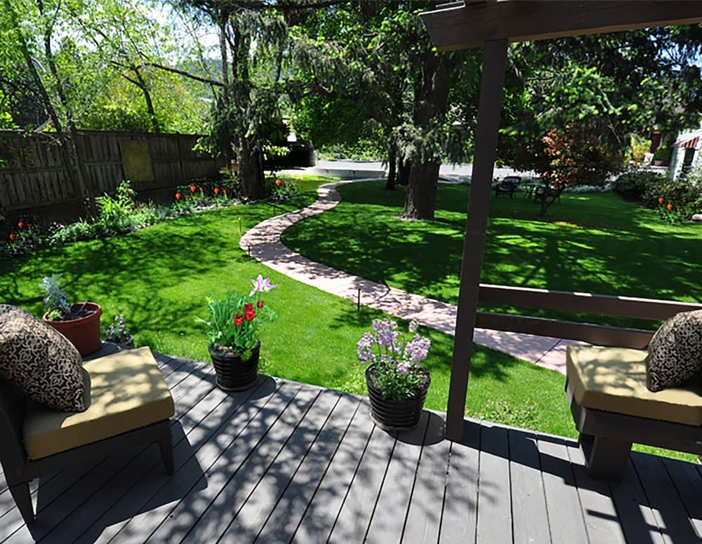 Palm Cottages property views in Ashland, OR — gallery photo 3