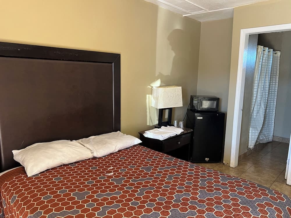 Sai Park Motel property views in Lancaster, CA — gallery photo 3