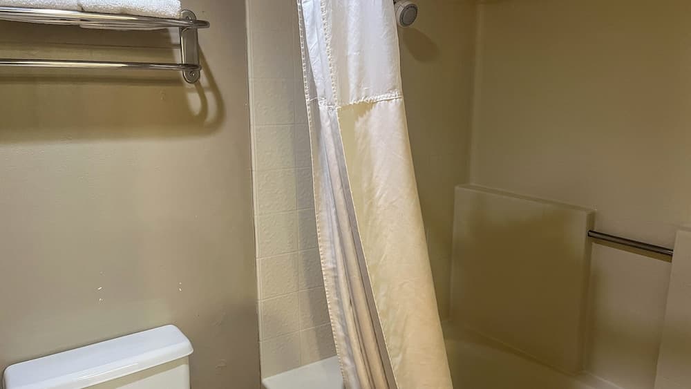 STUDIO 6 Victorville Green Tree Blvd property views in Victorville, CA — gallery photo 3