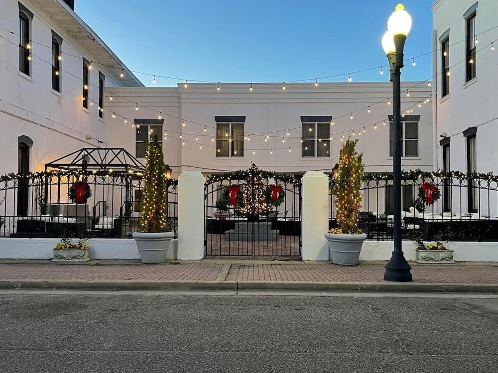 Hotel 27 property views in Greenville, MS — gallery photo 3