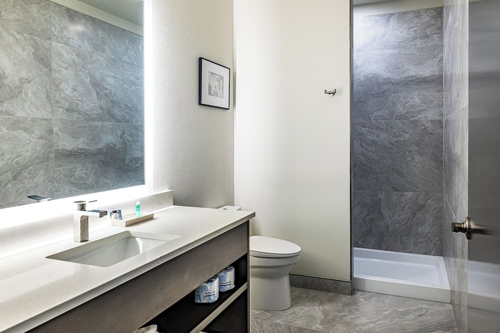 Grant Street Inn, an Ascend Collection Hotel interior in Dunedin, FL — gallery photo 2