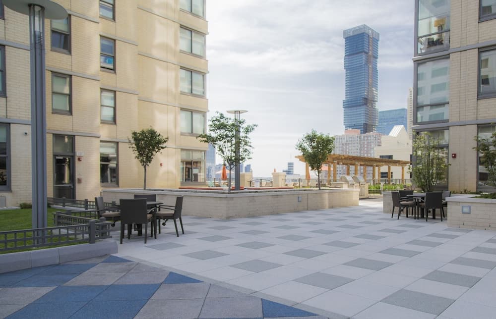 Pelicanstay at Newport property views in Jersey City, NJ — gallery photo 3