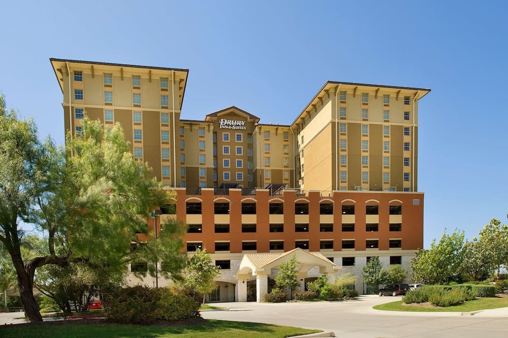 Drury Inn & Suites Near La Cantera Parkway featured exterior or lobby in San Antonio, TX — similar hotel