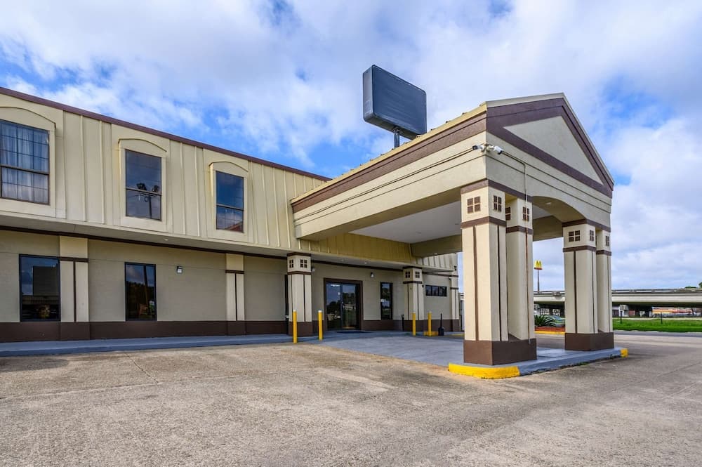 Quality Inn New Orleans I-10 East featured exterior or lobby in New Orleans, LA — similar hotel