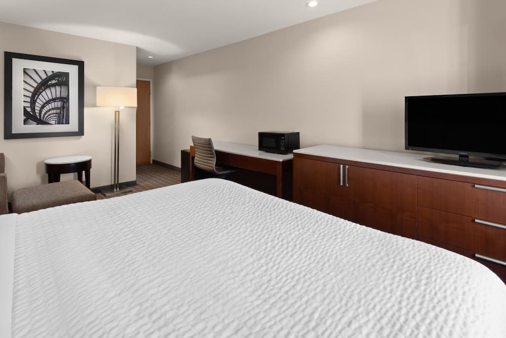 Americas Best Value Inn & Suites Racine gallery photo in Mount Pleasant, WI — image 30