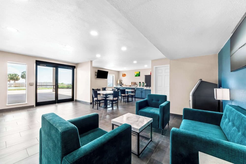 Quality Inn & Suites Port Lavaca near Lighthouse Beach interior in Port Lavaca, TX — gallery photo 2