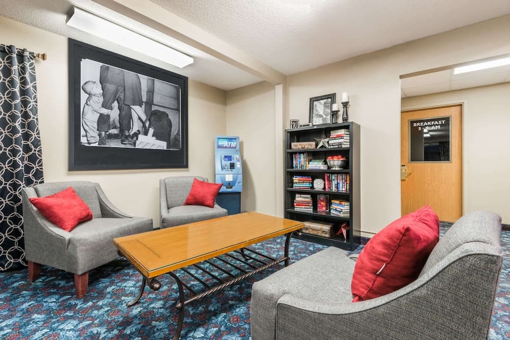 Super 8 by Wyndham Beloit KS interior in Beloit, KS — gallery photo 2