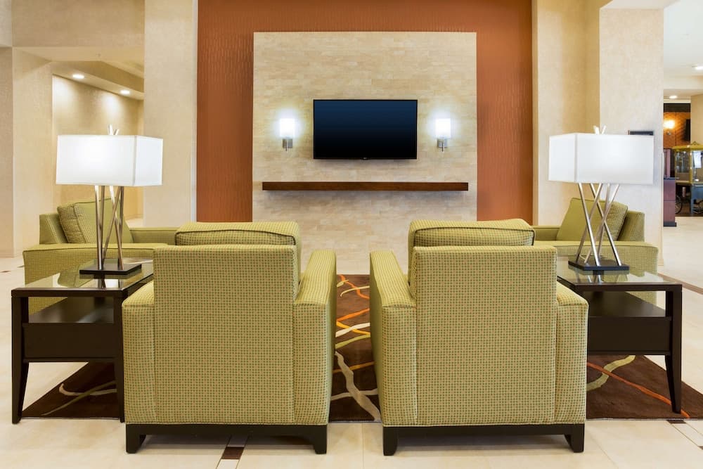 Drury Plaza Hotel Mt. Vernon interior in Mount Vernon, IL — gallery photo 2