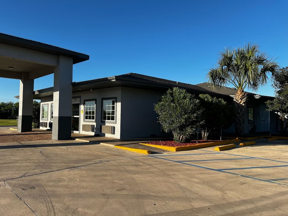 Rodeway Inn featured exterior or lobby in Dilley, TX — similar hotel