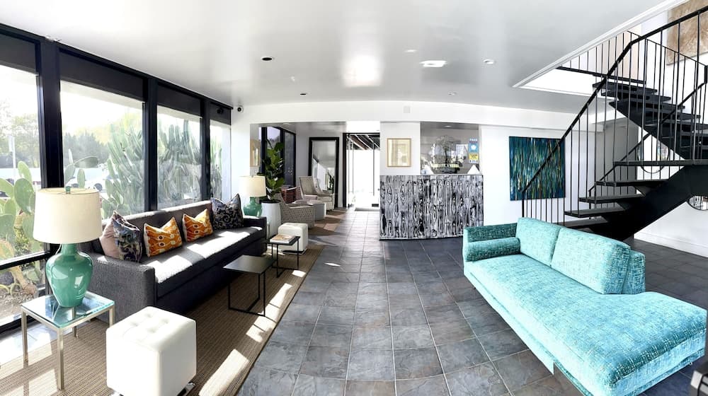 Park Plaza Lodge Hotel interior in Los Angeles, CA — gallery photo 2