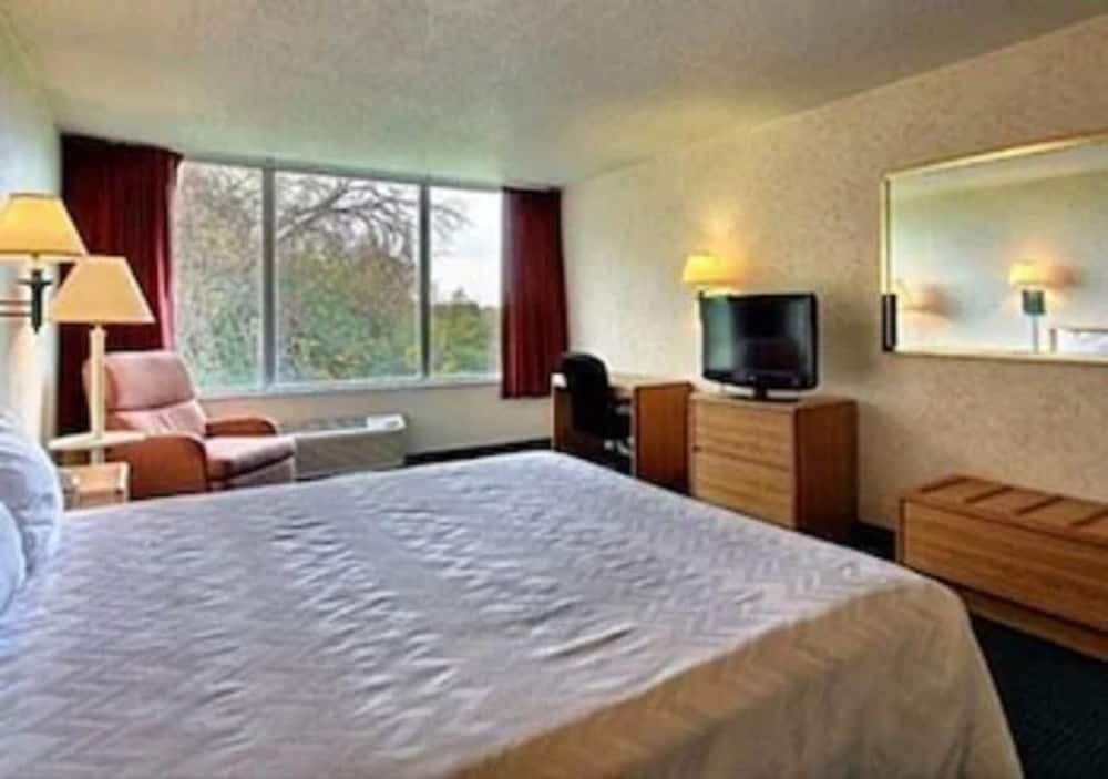 Airport Inn Flint gallery photo in Flint, MI — image 9