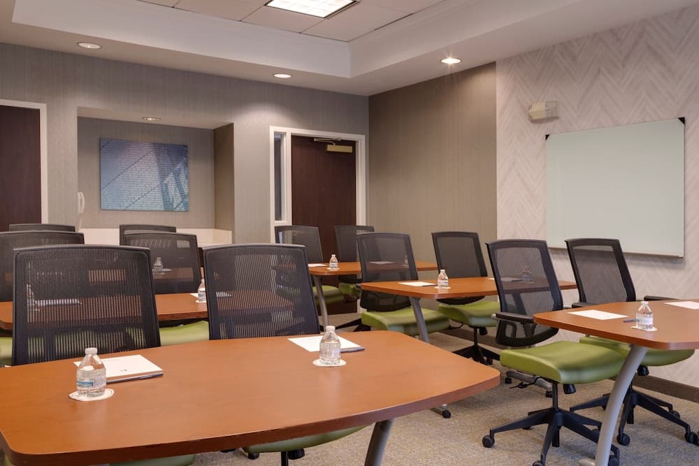 SpringHill Suites by Marriott Newark Liberty International gallery photo in Newark, NJ — image 9