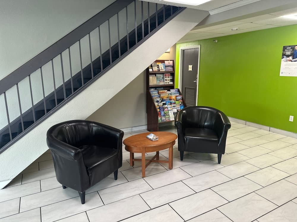 La Quinta Inn by Wyndham Omaha Southwest interior in Omaha, NE — gallery photo 2