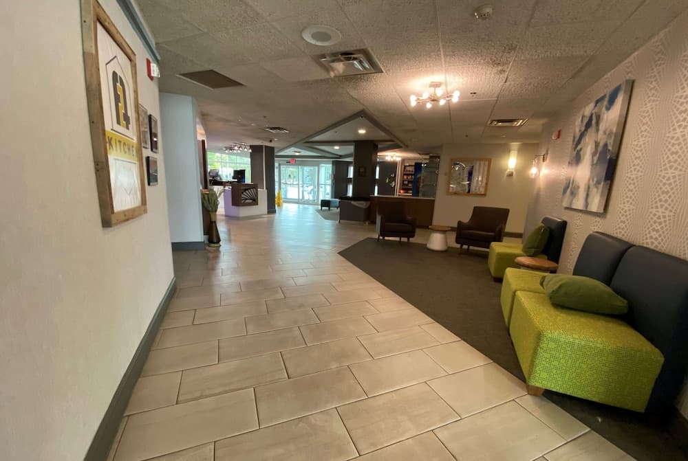 41 Lakefront Hotel, Trademark Collection By Wyndham interior in Geneva, NY — gallery photo 2
