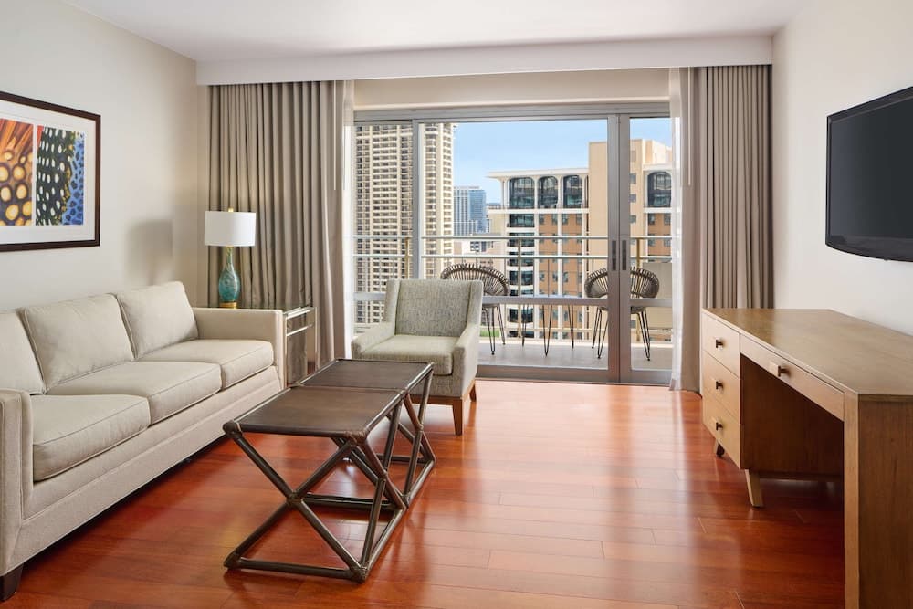 Ilikai Hotel & Luxury Suites property views in Honolulu, HI — gallery photo 3