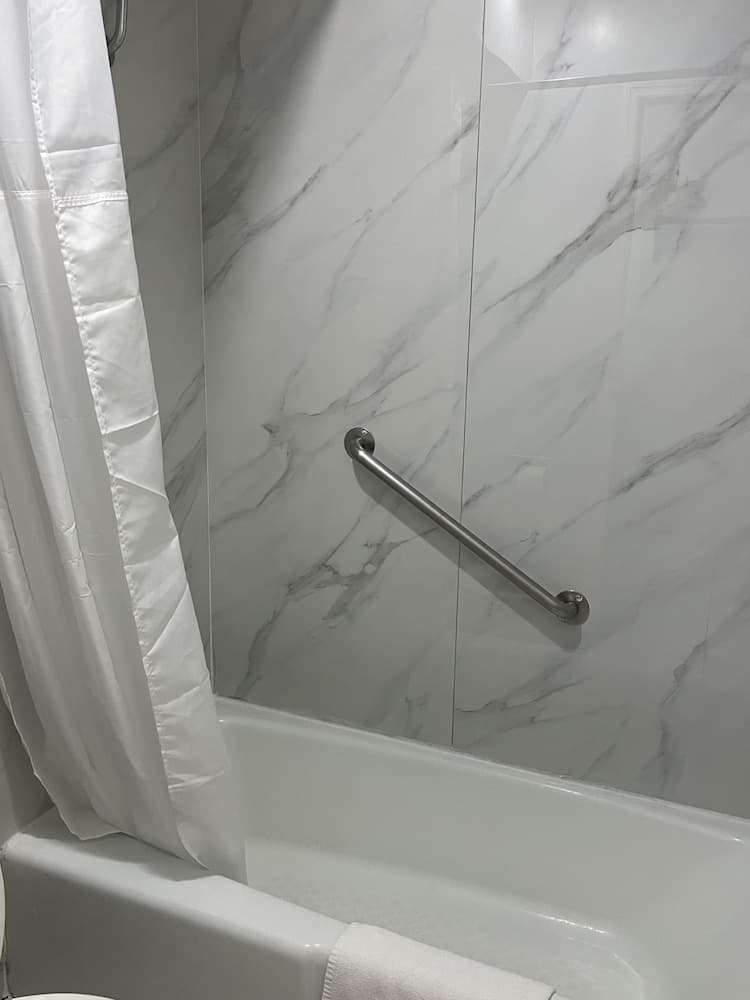 Capital O First Heritage Inn Rantoul IL I 57 interior in Rantoul, IL — gallery photo 2