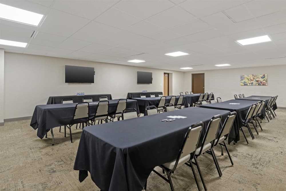 Executive Residency By Best Western Waterloo & Cedar Falls gallery photo in Waterloo, IA — image 19