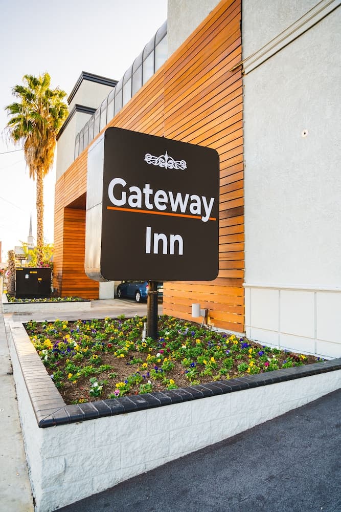 Gateway Inn Gardena property views in Gardena, CA — gallery photo 3