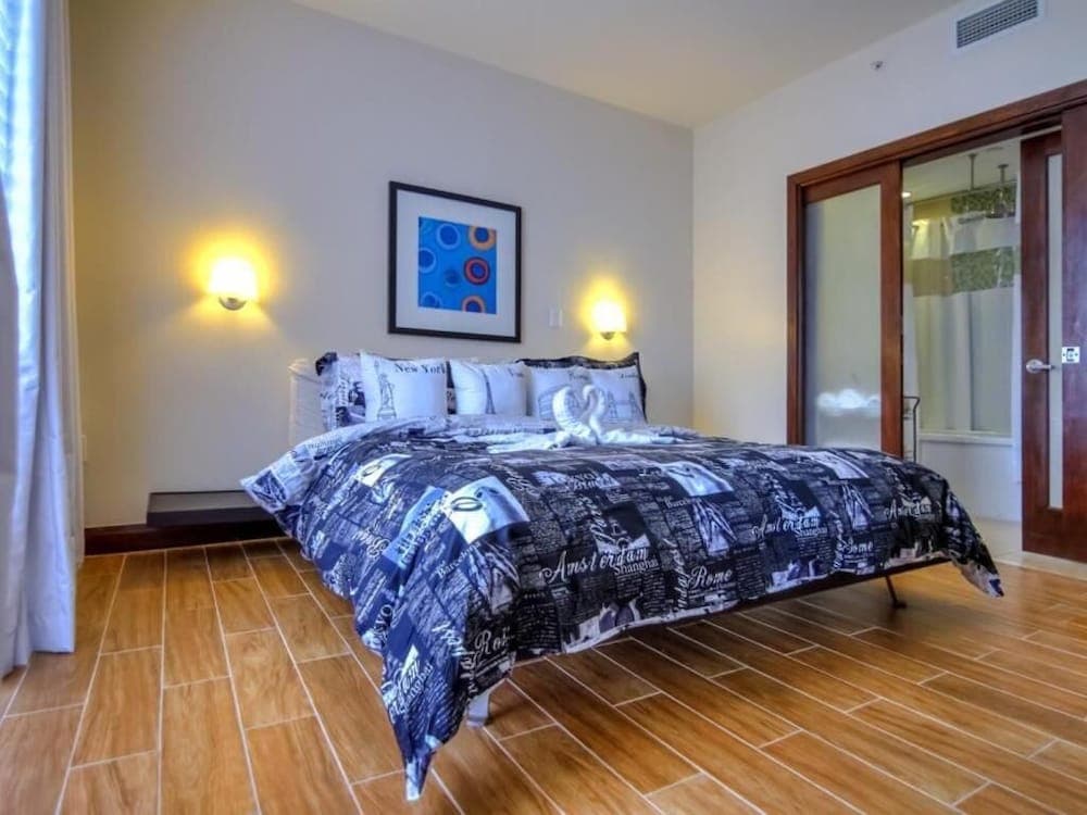 Strand Ocean Drive Suites interior in Miami Beach, FL — gallery photo 2