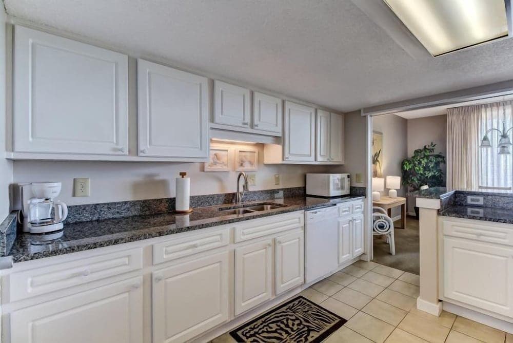 1312 Shipwatch interior in Fernandina Beach, FL — gallery photo 2
