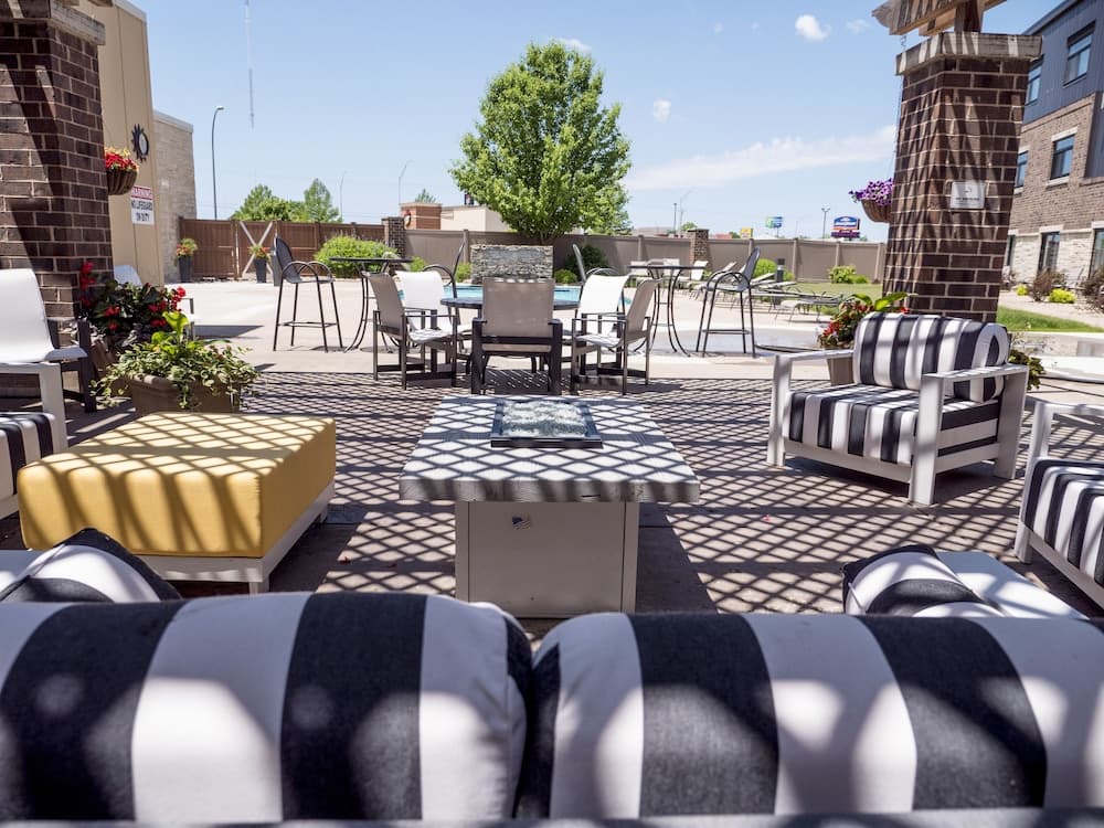 The Catfish Bend Inn & Spa featured exterior or lobby in Burlington, IA — similar hotel