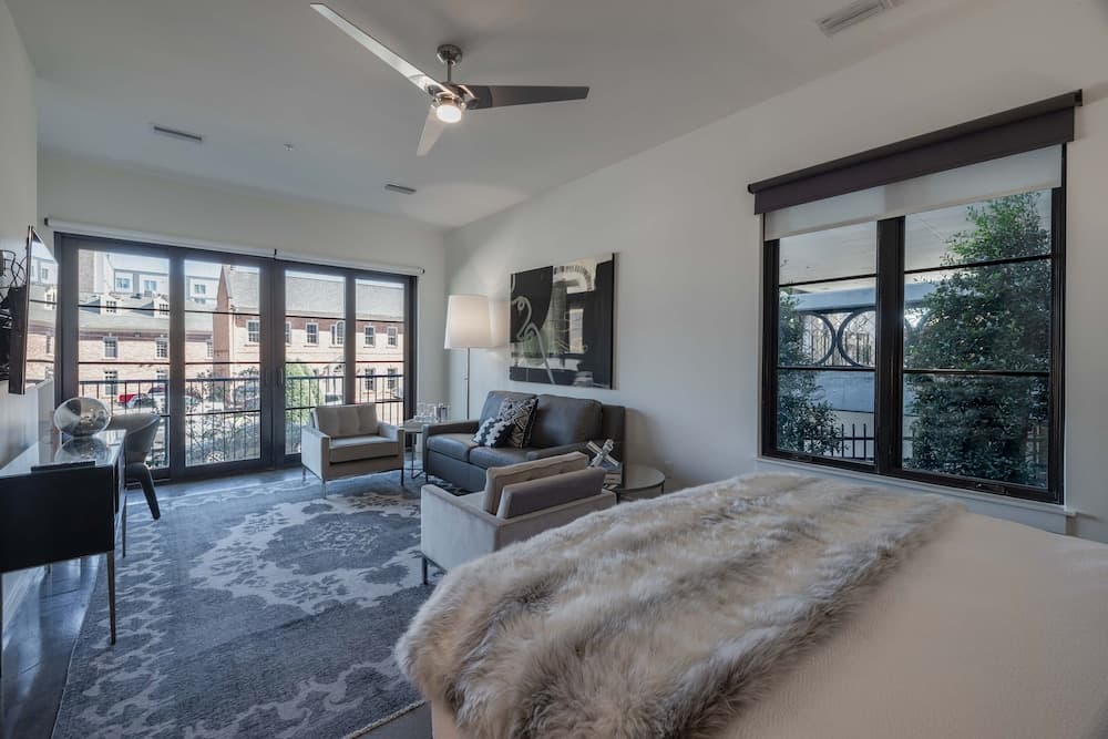 121 Hotel by AvantStay – Modern Comfort in Nashville's West End featured exterior or lobby in Nashville, TN — similar hotel