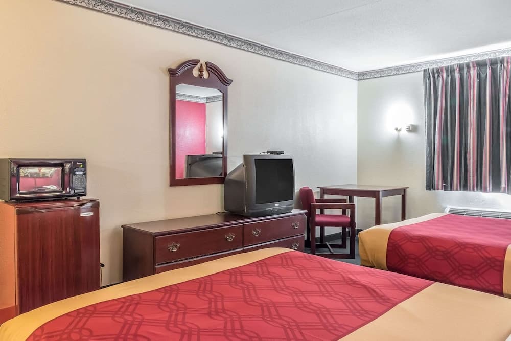 Econo Lodge Reading Airport gallery photo in Reading, PA — image 42