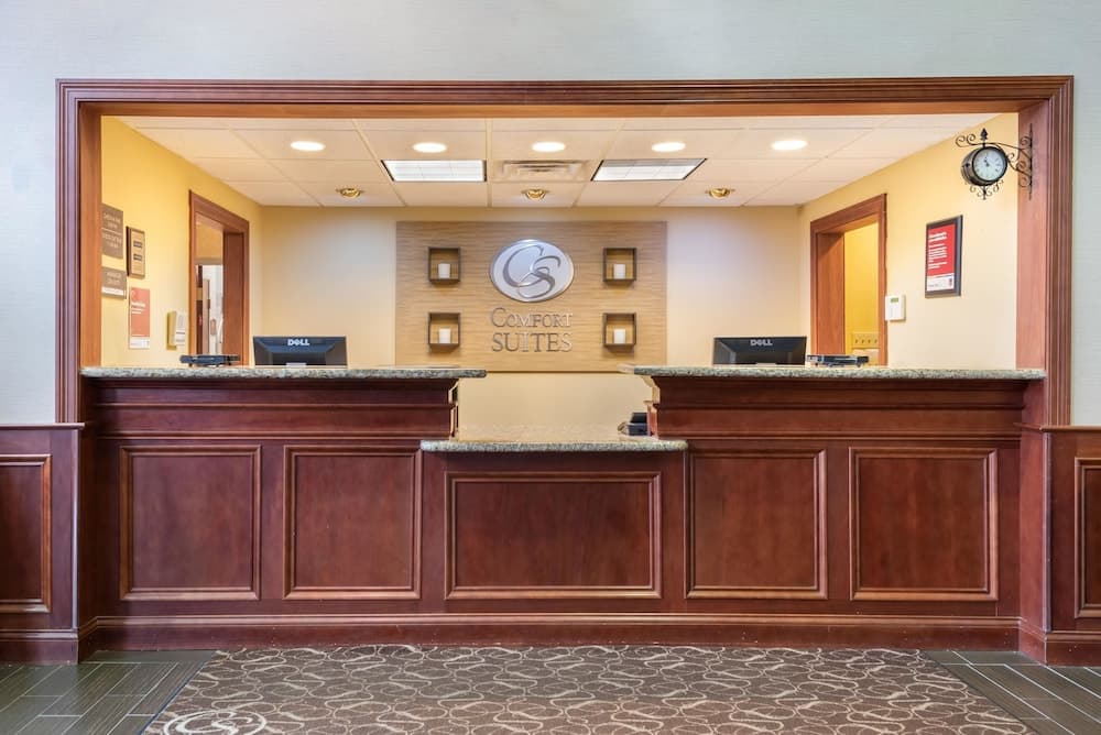 Comfort Suites Findlay I-75 near Sports Complex interior in Findlay, OH — gallery photo 2