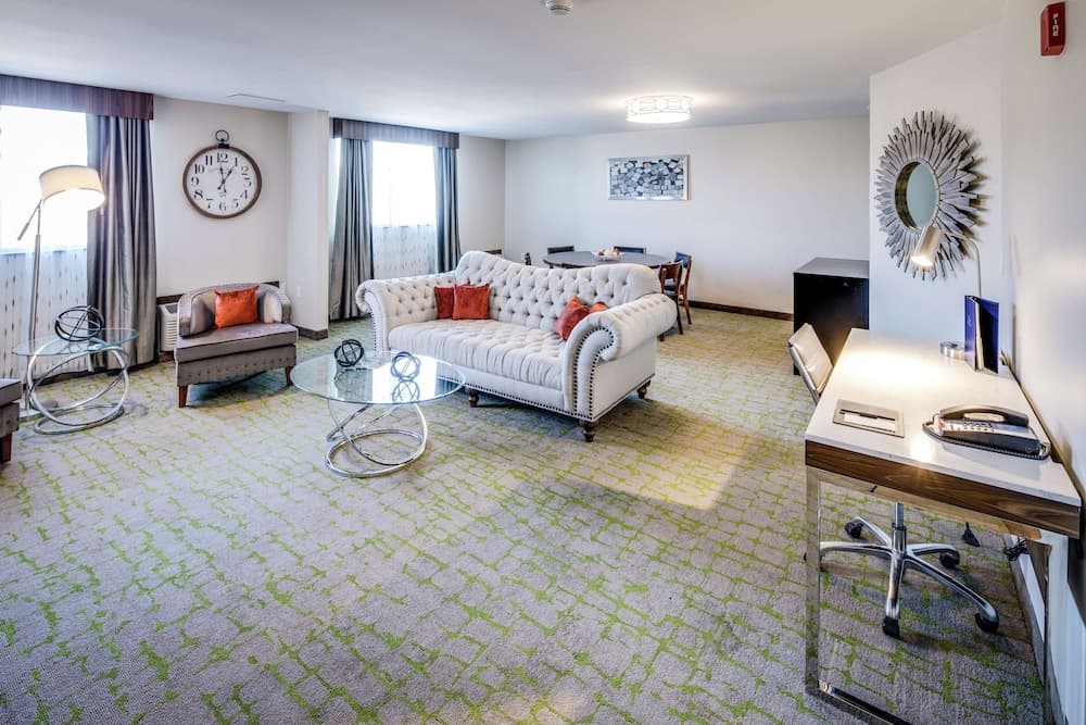 DoubleTree by Hilton Huntington property views in Huntington, WV — gallery photo 3