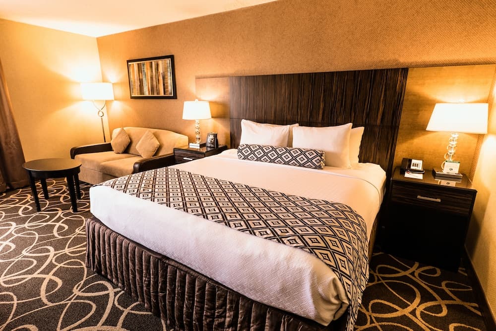 Crowne Plaza Newark Airport by IHG interior in Elizabeth, NJ — gallery photo 2