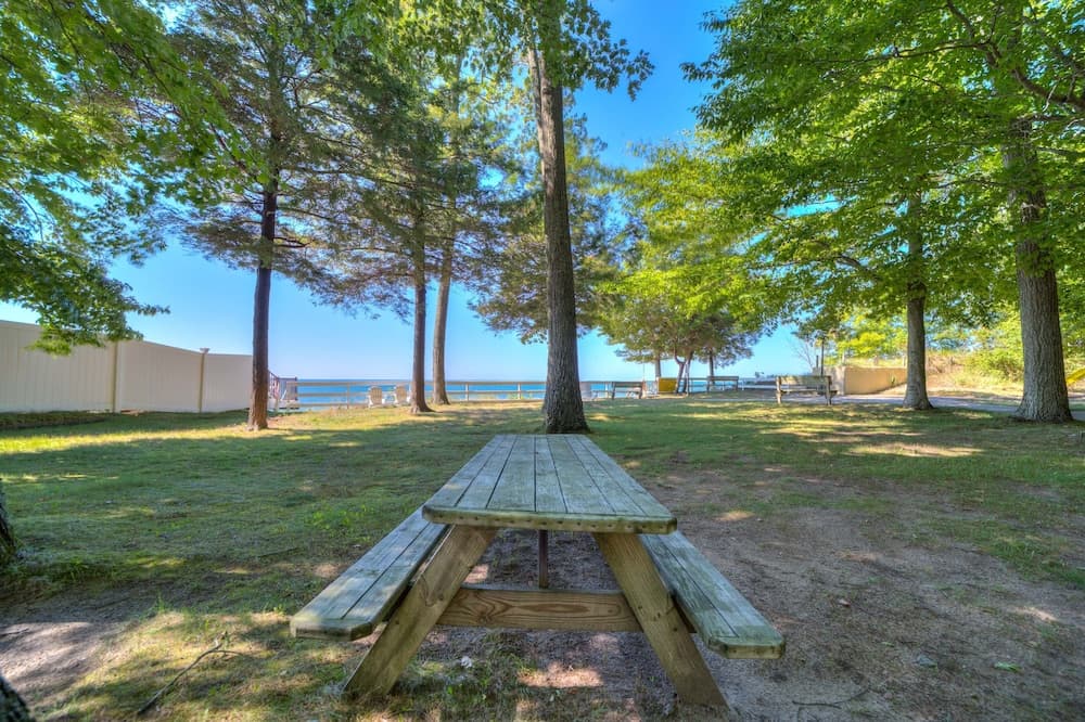 Scenic Drive Resort by DreamStay gallery photo in Muskegon, MI — image 57