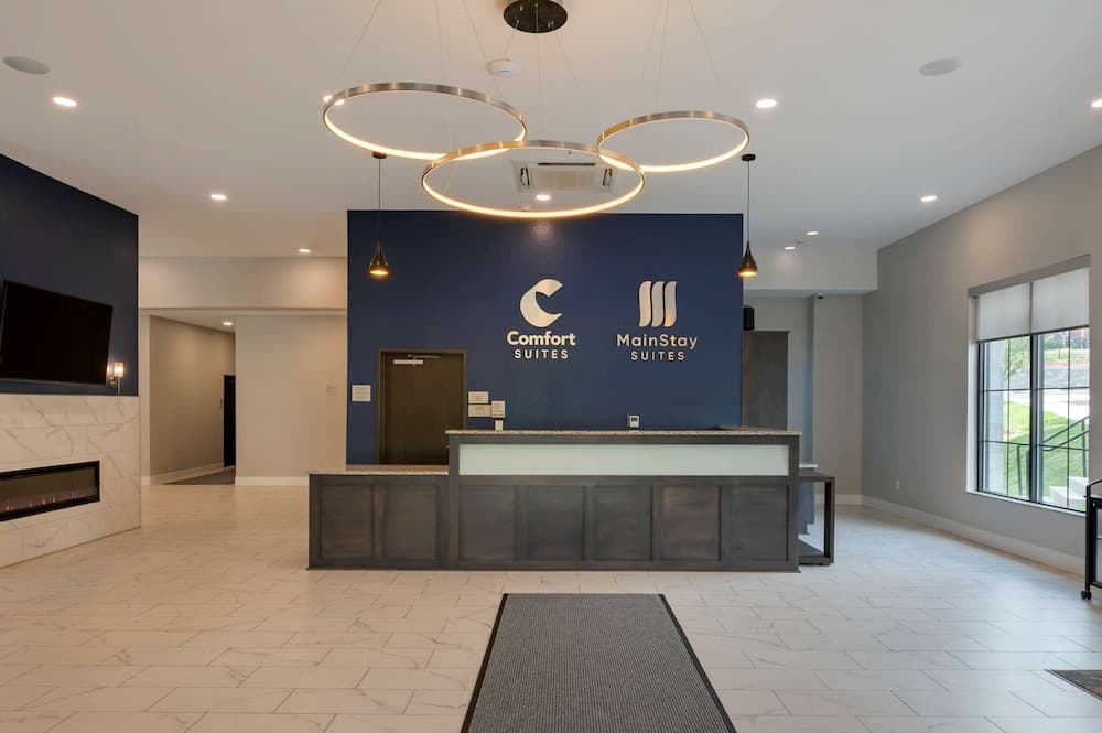 Comfort Suites Cincinnati University - Downtown interior in Cincinnati, OH — gallery photo 2