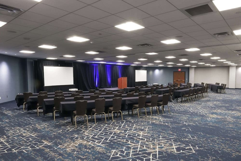 Radisson Plaza Hotel at Kalamazoo Center gallery photo in Kalamazoo, MI — image 92