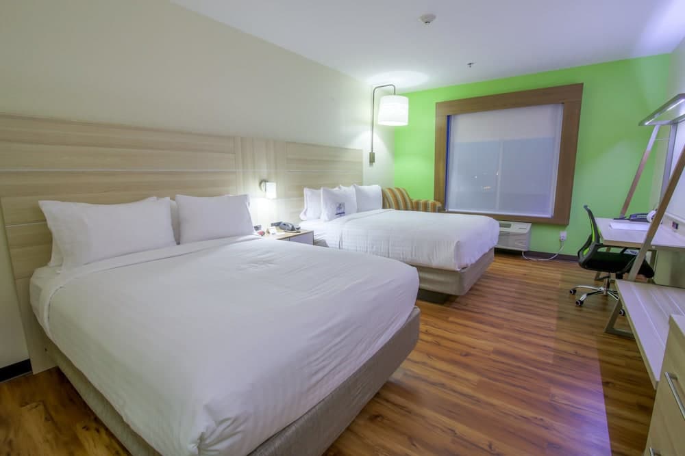 Holiday Inn Express & Suites Raymondville by IHG interior in Raymondville, TX — gallery photo 2