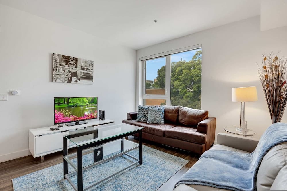 Stylish 1BR Family Apartment by Dtla interior in Los Angeles, CA — gallery photo 2