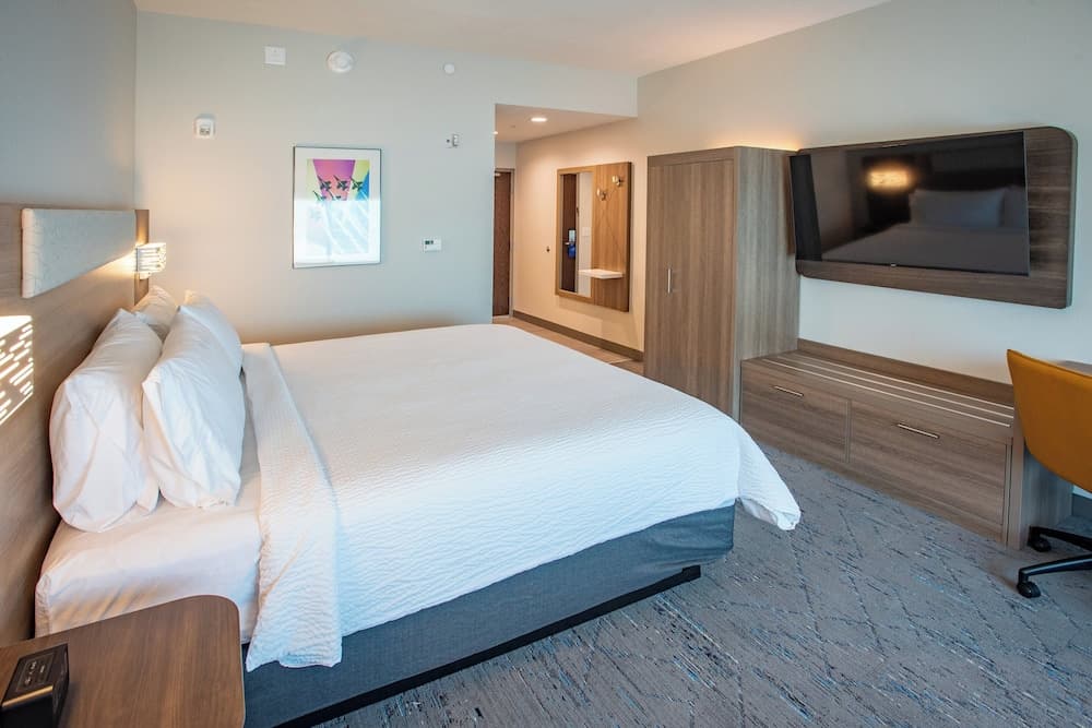 Holiday Inn Express & Suites Pensacola Airport North – I-10 by IHG property views in Pensacola, FL — gallery photo 3