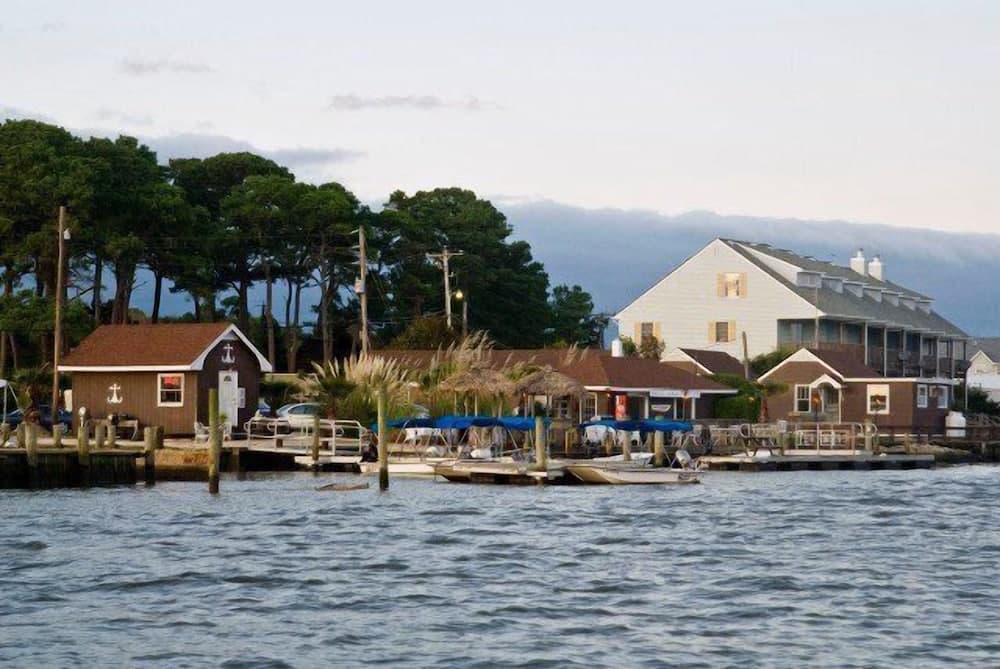 Snug Harbor Marina and Hotel — hotel in Chincoteague, Virginia