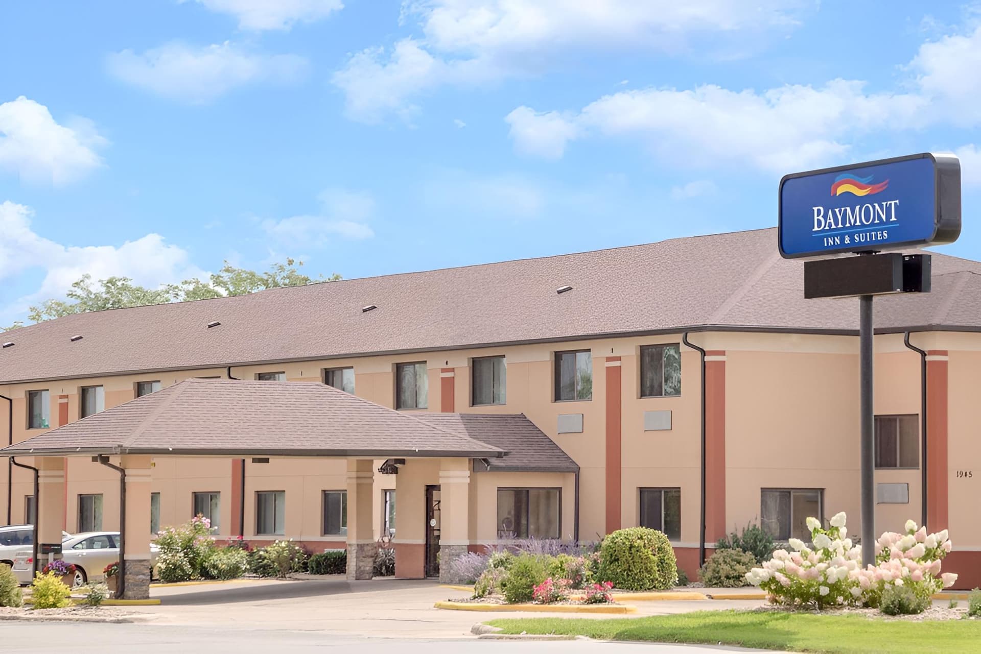 Baymont by Wyndham Waterloo featured exterior or lobby in Waterloo, IA — similar hotel