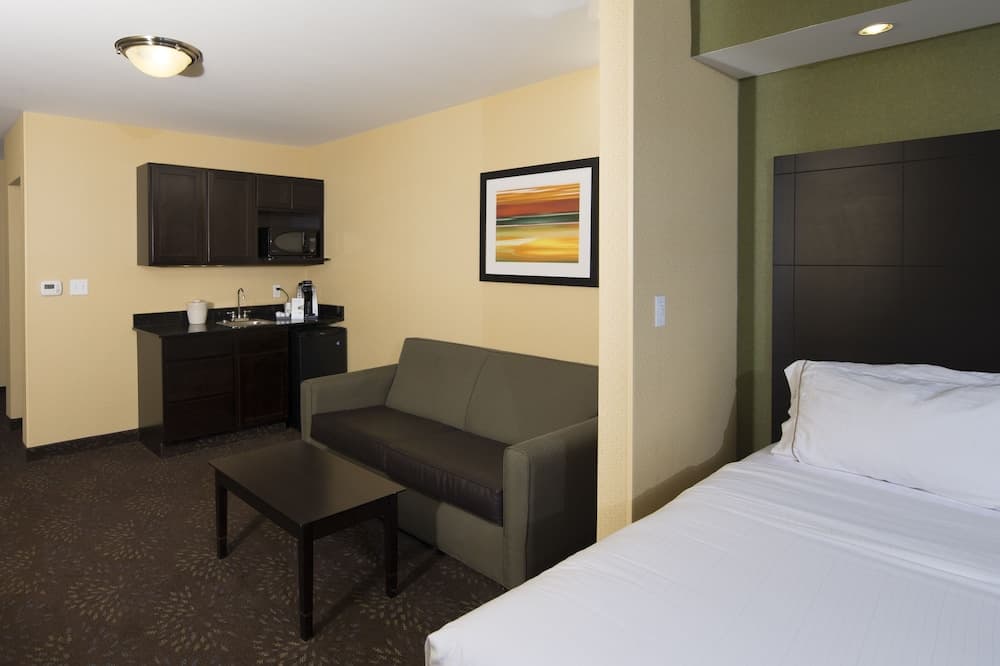 Holiday Inn Express & Suites Detroit North - Troy by IHG interior in Troy, MI — gallery photo 2