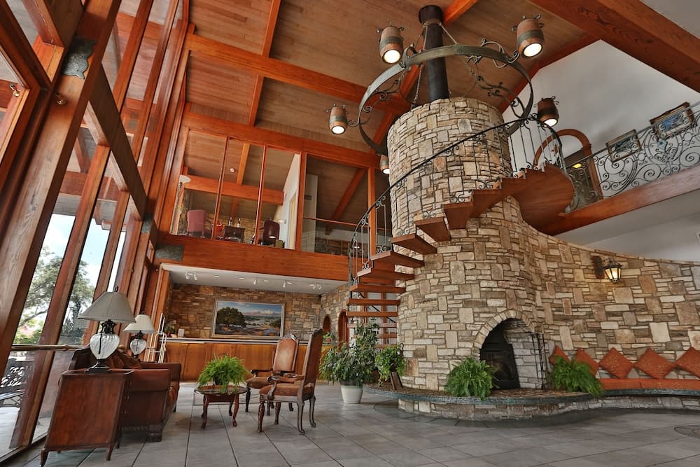 The Inn Of The Hills interior in Kerrville, TX — gallery photo 2