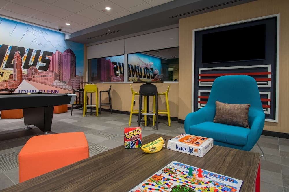 Tru by Hilton Columbus Airport interior in Columbus, OH — gallery photo 2