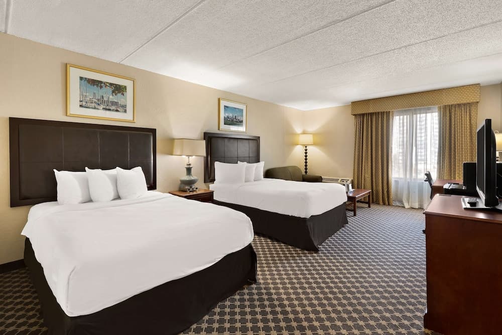 Hotel RL Cleveland Airport West property views in North Olmsted, OH — gallery photo 3