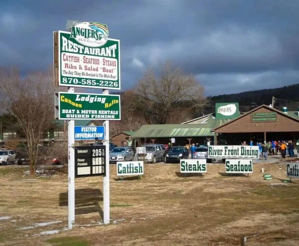 Anglers Riverfront Motel property views in Mountain View, AR — gallery photo 3