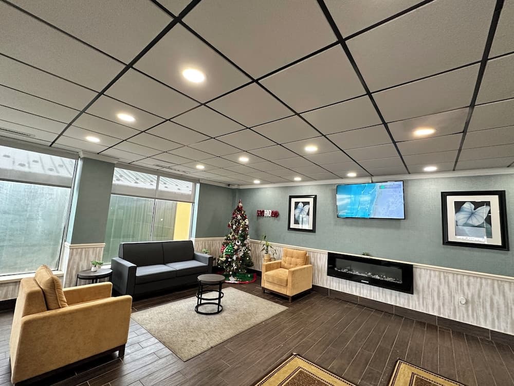 Finger Lakes Inn & Suites interior in Bath — gallery photo 2