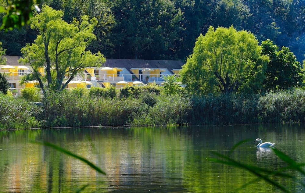 Sunset Beach Hotel featured exterior or lobby in Shelter Island — similar hotel
